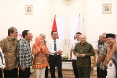 Dinasihati Fauzi Bowo,...