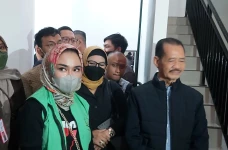 Medina Zein Resmi Ditahan...