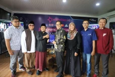 Sambangi Institut Daarul...
