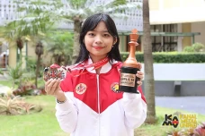 Mahasiswi Unpad Raih...
