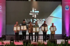 Pemkab Majalengka Raih...