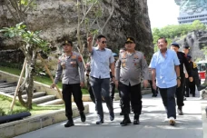 9.600 Personel Polisi...