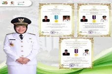 Bupati Bojonegoro Terima...