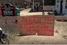 Marah dan Segel Masjid...