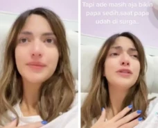 Nyanyi Lagu Tentang...