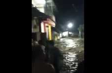Banjir Bandang Terjang...