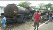 Sopir Ngantuk, Truk...
