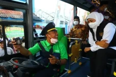 Hari Pahlawan, Khofifah...