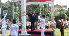 Terharu! Soepardjo,...
