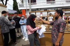 Sepi Orderan, Ribuan...