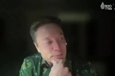 Elon Musk Pakai Batik...