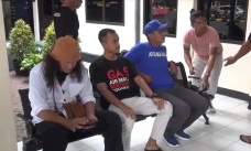 Anto Baret Temani Keluarga...