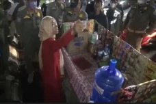 Penertiban PKL Diwarnai...