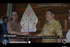 Dihadiahi Gunungan Wayang,...