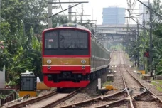 KRL Tangerang-Duri Tertabrak...