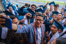 Lepas 293 Wisudawan...