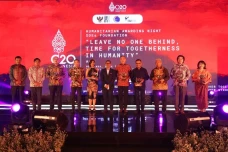 Dua Kementerian Berikan...