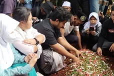 Isak Tangis sang Anak...
