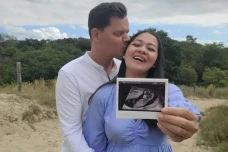 Gracia Indri Melahirkan...