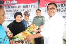 Bupati Edi Langkara...