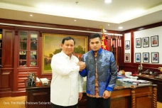 Idolakan Prabowo, Petarung...