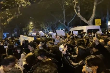 Demo China Meluas, Massa:...