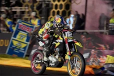 Rider Debutan Sapu Bersih...