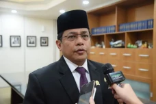 Rapat Paripurna Pengesahan...