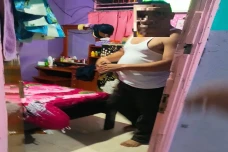Diduga Selingkuh dengan...