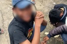 Tenteng Celurit Raksasa...