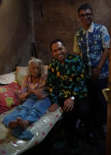 Pos Indonesia Salurkan...