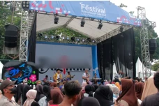 Rayakan Tahun Baru,...