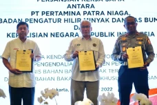 Distribusikan BBM Subsidi...