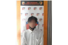 Sodomi Bocah Laki-laki,...