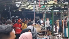 Ratusan Kios di Pasar...