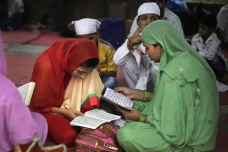 Kisah Tehmina Khan Muslimah...
