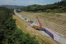Kecelakaan Proyek Kereta...