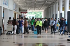 Penumpang di Bandara...