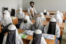 Larang Perempuan Kuliah,...
