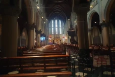 Misa Natal di Gereja...