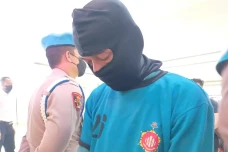 Gagal Perkosa Cristin,...