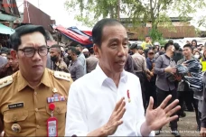 Presiden Jokowi Lantik...