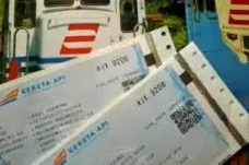 75.990 Tiket KA Nataru...