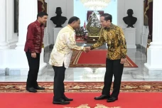 Terima Kunjungan Menlu...