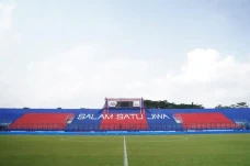 Arema FC Tinggalkan...