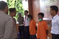 Sadis! Wanita Muda di...
