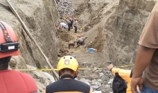 Pekerja Tertimbun Galian...