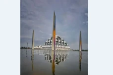 Jaga Masjid Al Jabbar,...