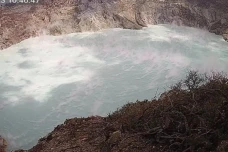 Gunung Ijen Berstatus...