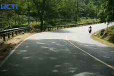 4 Jalan Angker di Indonesia,...